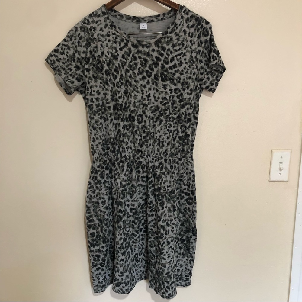 Womens cheetah print waist elastic dress. Size medium.